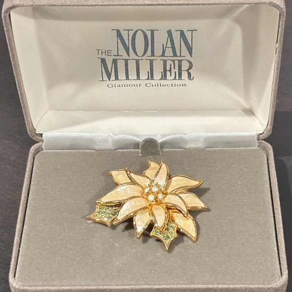 Vintage Nolan Miller Glamour Collection Poinsettia Brooch Gold Tone Cream - Picture 3 of 4